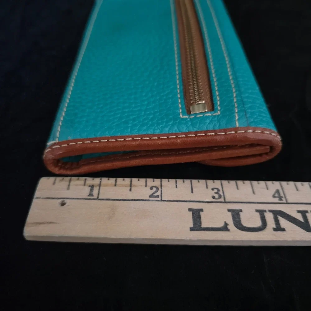 Dooney & Bourke Pebble Grain Leather Continental Clutch Wallet Spearmint NICE